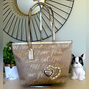 Coach New York Gold Heart shoulder bag EUC